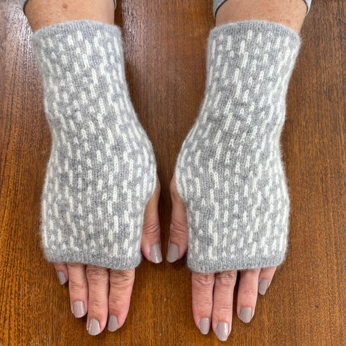 Grey Fingerless gloves - dash pattern