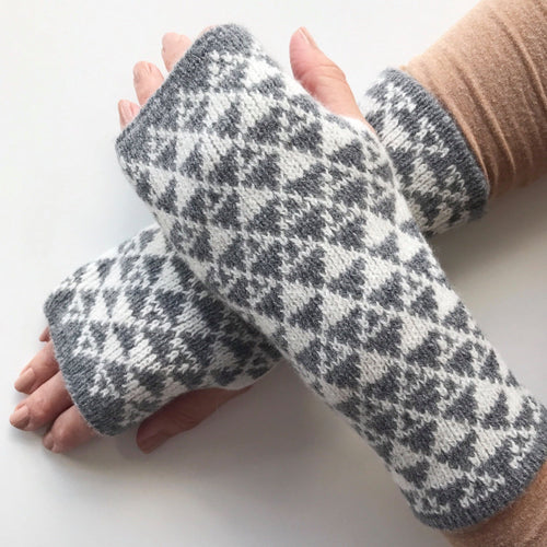 Ladies fingerless gloves - Triangles - Little Knitted Stars