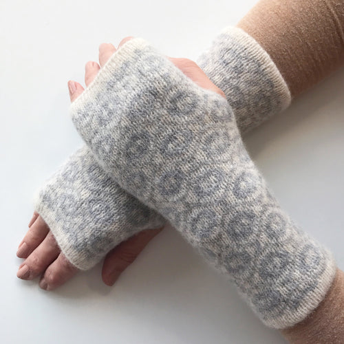 Ladies wrist warmers - Ogee - Little Knitted Stars